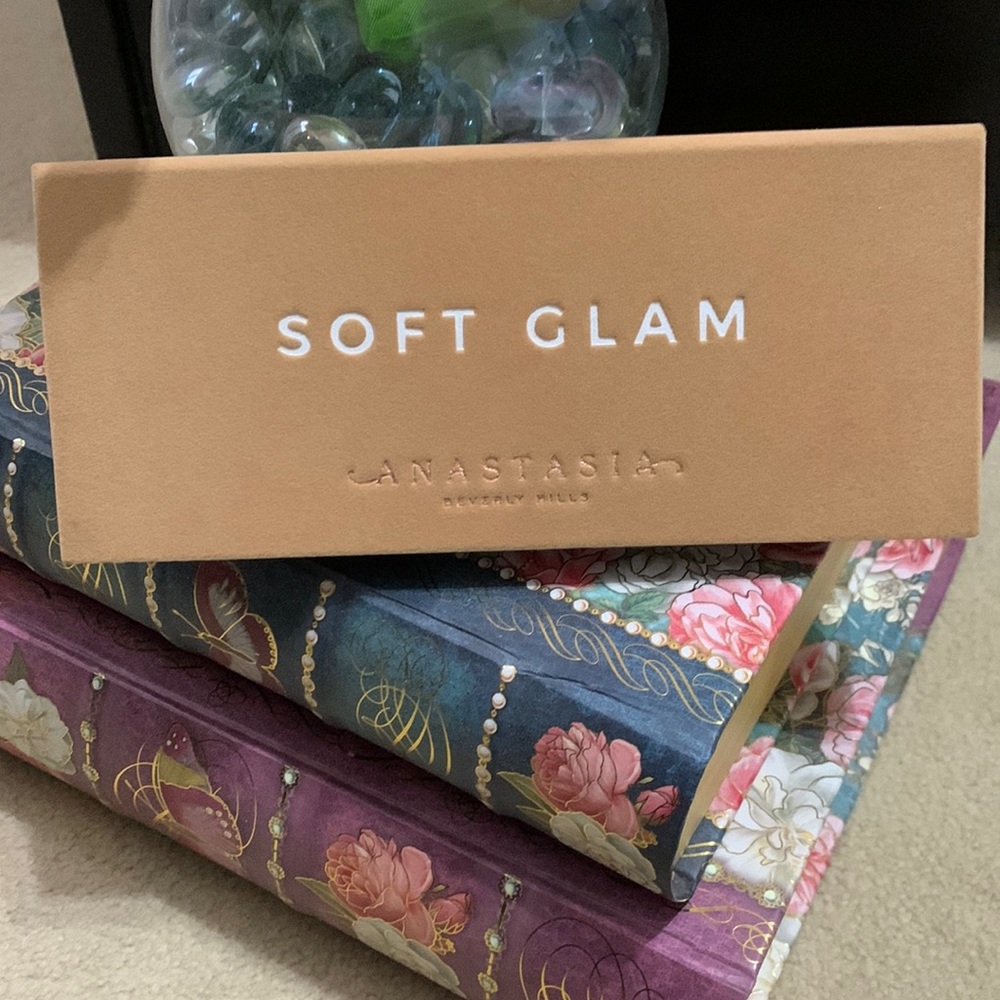 Anastasia Beverly Hills Soft Glam Eyeshadow Palette